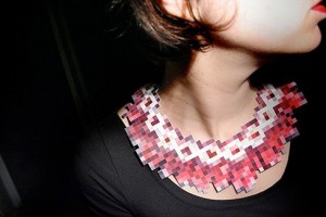 collar-pixelizado